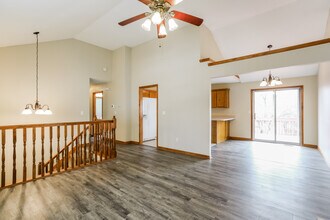 328 Shenandoah Dr in Raymore, MO - Building Photo - Building Photo