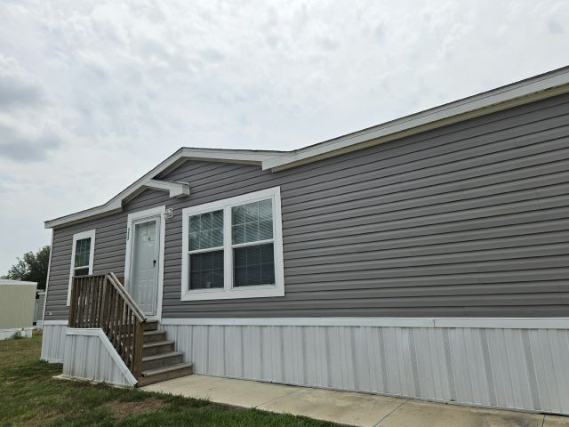 property at 323 Elm Ln