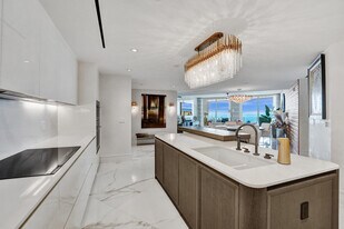 525 N Fort Lauderdale Beach Blvd in Fort Lauderdale, FL - Building Photo