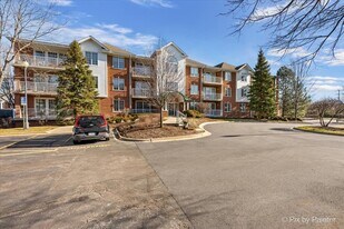 543 N Hough St in Barrington, IL - Building Photo