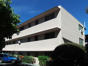 1612 Dole St in Honolulu, HI - Building Photo - Building Photo