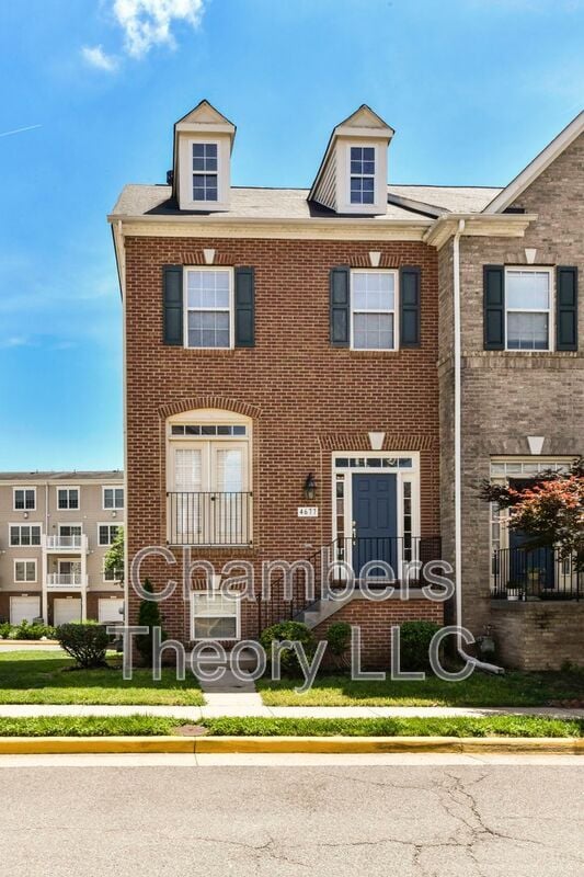 4677 Carisbrooke Ln