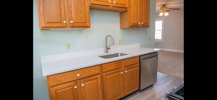 5 Oak St, Unit 5B Oak in Branford, CT - Foto de edificio - Building Photo