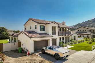 Santa Susana Estates in Chatsworth, CA - Building Photo - Building Photo