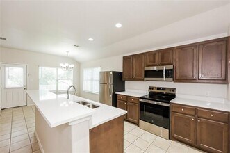 1037 E Powell Ave in Fort Worth, TX - Building Photo - Building Photo