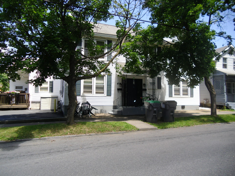 67 Ash St in Saratoga Springs, NY - Building Photo