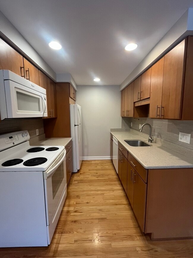 207 Watertree Dr, Unit 207 in East Syracuse, NY - Building Photo - Building Photo