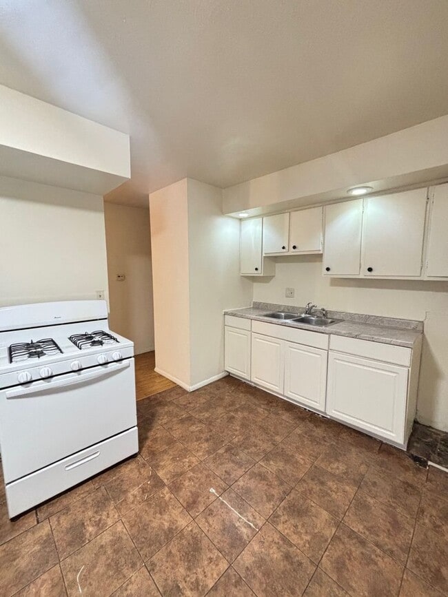 1301 W Eureka St in Urbana, IL - Building Photo - Building Photo