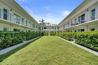 9270 E Bay Harbor Dr in Bay Harbor Islands, FL - Building Photo - Building Photo