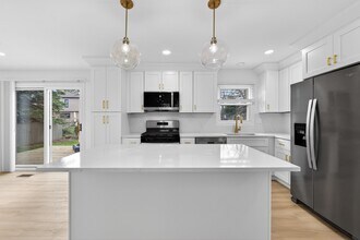 2301 Providence Ct in Naperville, IL - Building Photo - Building Photo