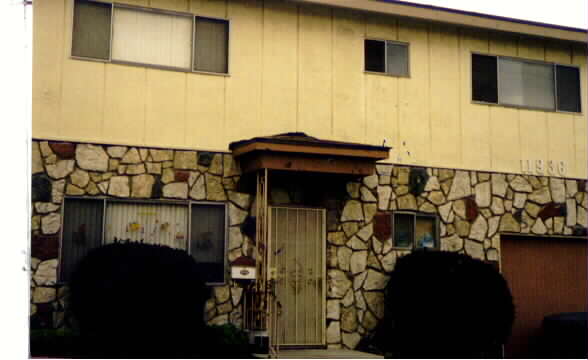 11936 Grevillea Ave in Hawthorne, CA - Foto de edificio - Building Photo