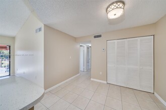 15630 SW 80th St in Miami, FL - Building Photo - Building Photo