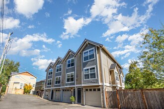 4848 Railroad Ave NE in Seattle, WA - Building Photo - Building Photo