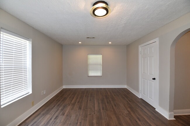 1713 Ordway St in Port Neches, TX - Foto de edificio - Building Photo