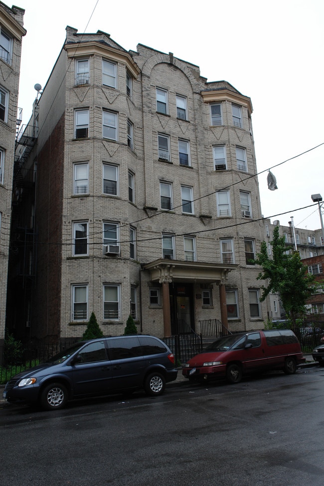 12 Lawrence St in Yonkers, NY - Foto de edificio - Building Photo