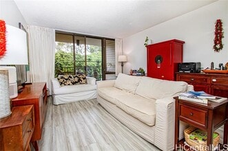 3138 Waialae Ave in Honolulu, HI - Building Photo - Building Photo