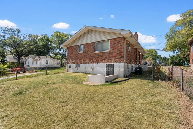 500 N Elizabeth Ave in Ferguson, MO - Building Photo - Building Photo