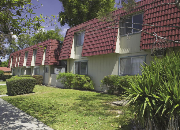 Lincoln Plaza Apartments in Tracy, CA - Foto de edificio - Building Photo