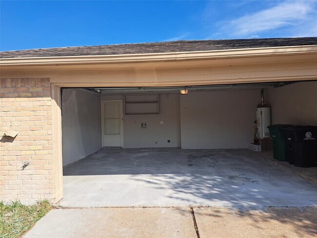 6827 Songbrook Dr photo'