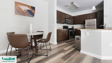 302 Constitution Ave, Unit B9-170 in Bayonne, NJ - Foto de edificio - Building Photo