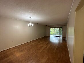 1900 S Kanner Hwy, Unit 206 in Stuart, FL - Foto de edificio - Building Photo