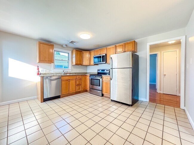 74 Dunboy St in Boston, MA - Foto de edificio - Building Photo