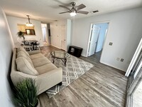 4276 Calinda Ln, Unit 117 in Niceville, FL - Foto de edificio - Building Photo