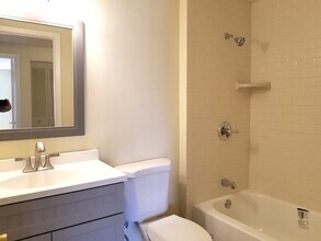 1854 Jamestown Cir in Hoffman Estates, IL - Building Photo - Building Photo