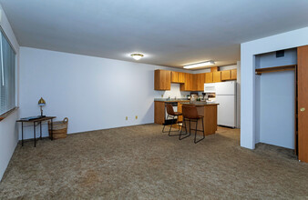 Inglewood Apartments in Bellingham, WA - Building Photo - Interior Photo