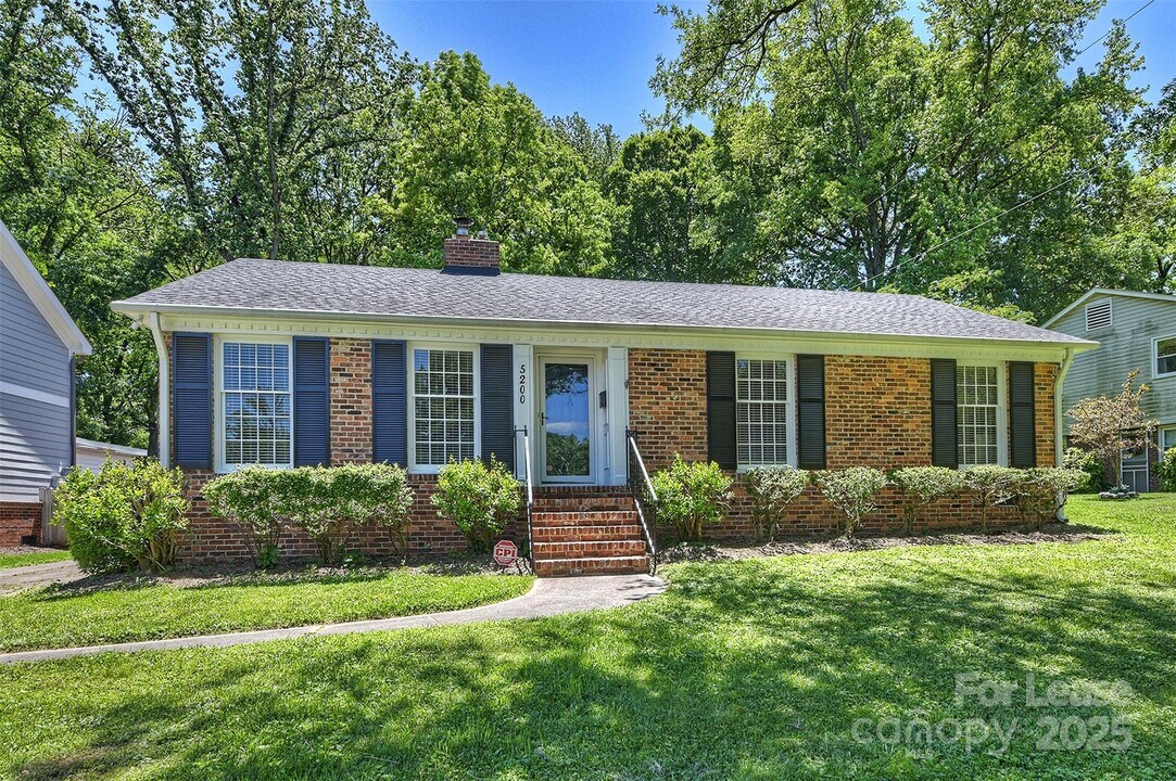5200 Murrayhill Rd in Charlotte, NC - Building Photo