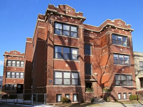 2266 W Leland Ave in Chicago, IL - Building Photo