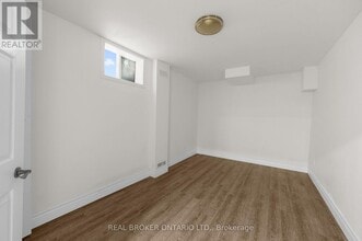 1098 Sawgrass Crescent in Mississauga, ON - Building Photo - Building Photo