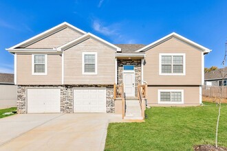 Eagle Ridge Luxury Rental Homes in Grain Valley, MO - Foto de edificio - Building Photo