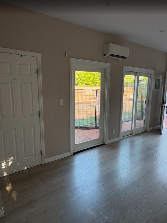 16143 Kittridge St, Unit Guests house in Van Nuys, CA - Building Photo - Building Photo