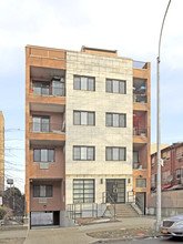 144-85 Roosevelt Ave in Flushing, NY - Foto de edificio - Building Photo