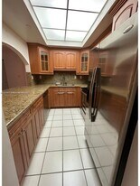 9725 NW 52nd St in Doral, FL - Building Photo