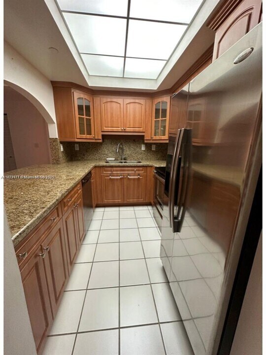 9725 NW 52nd St in Doral, FL - Building Photo