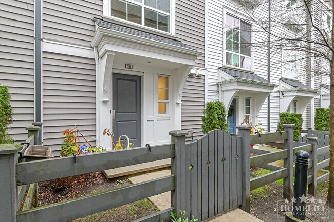 2838 Livingstone Ave in Abbotsford, BC - Building Photo - Building Photo