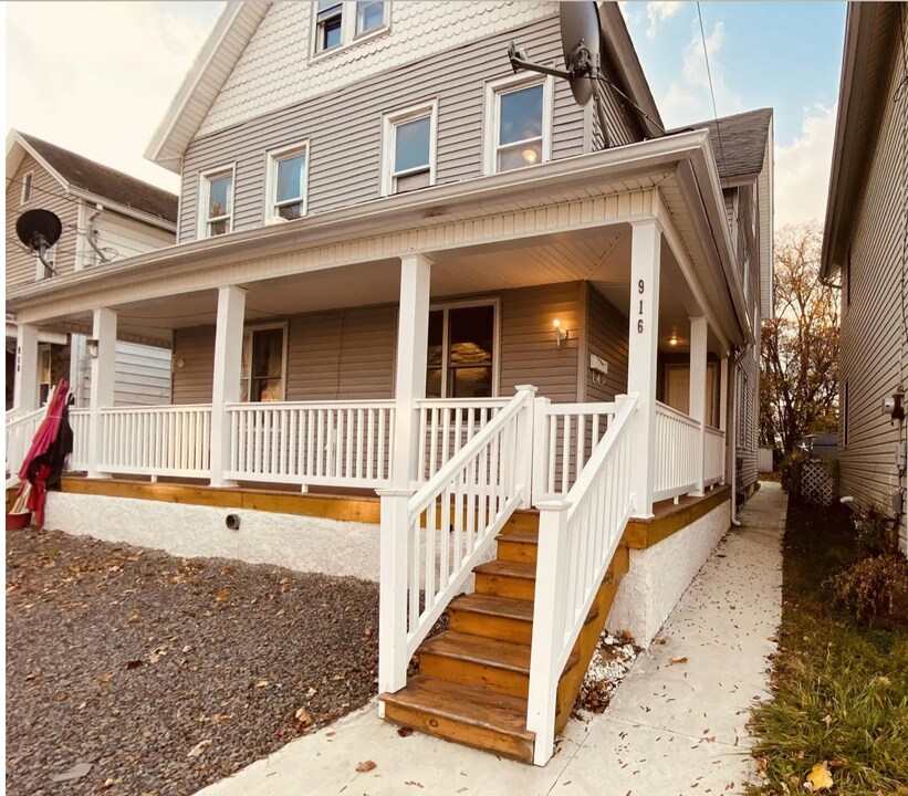 916 S 9th Ave in Scranton, PA - Building Photo