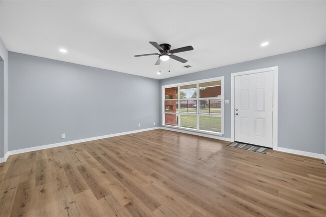 property at 627 Edgebrook Dr