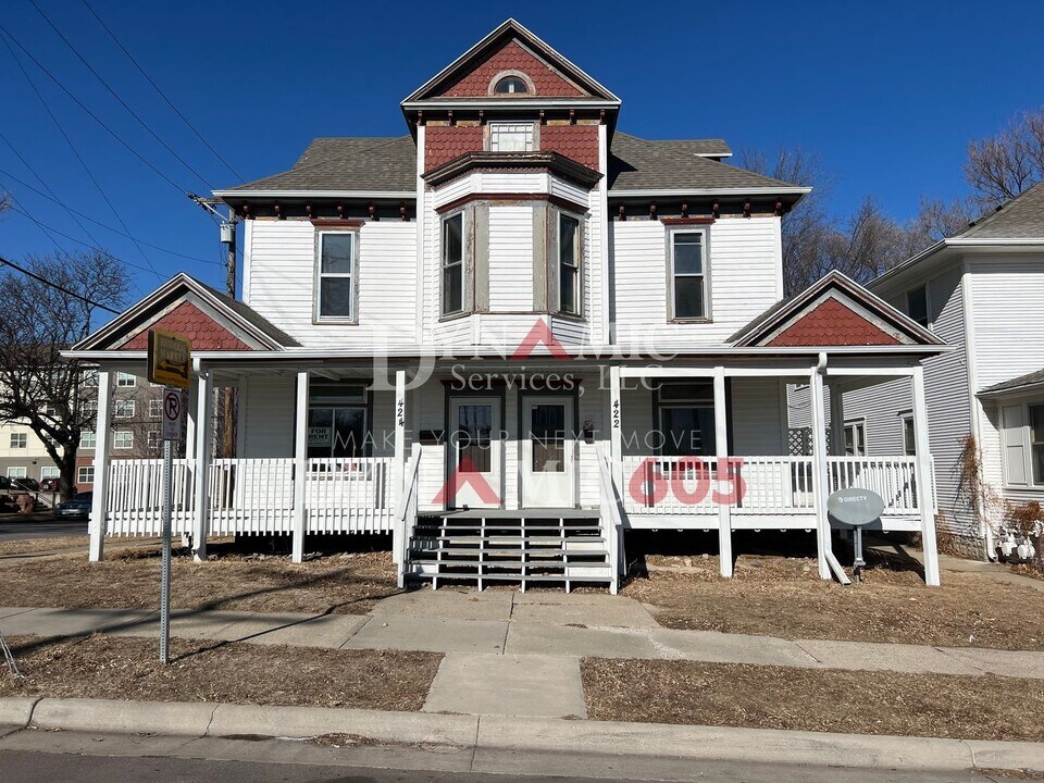 422-424 W 12th St in Sioux Falls, SD - Building Photo
