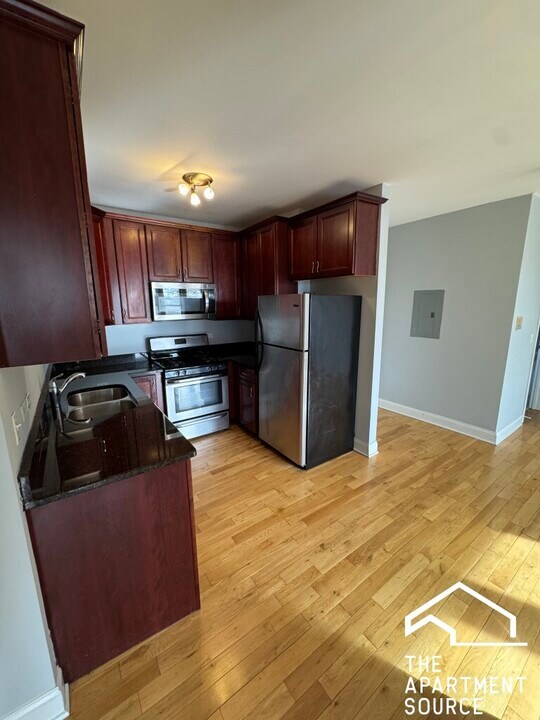 4542 W George St in Chicago, IL - Building Photo