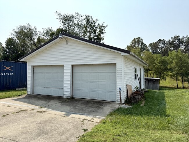690 Floyd Switch Estesburg Rd in Eubank, KY - Building Photo - Building Photo