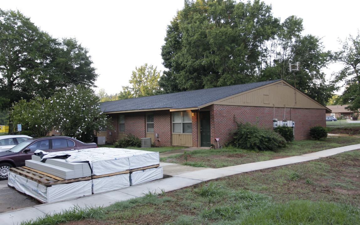 Pendleton Gardens in Pendleton, SC - Building Photo