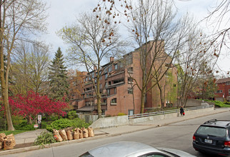 Bedford Glen in Toronto, ON - Building Photo - Building Photo