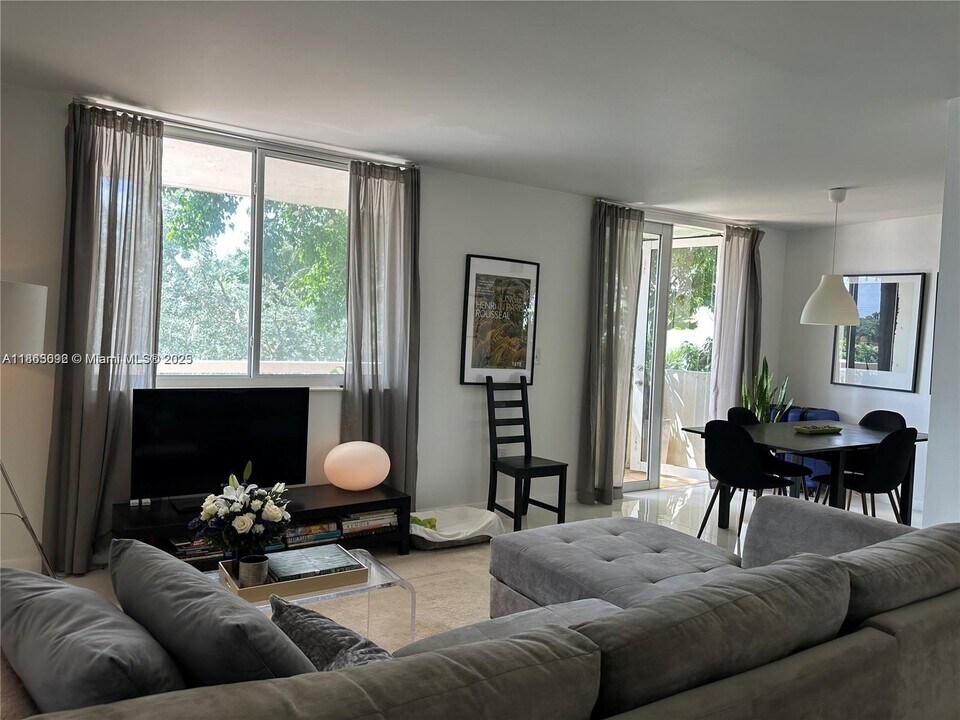 7728 Abbott Ave in Miami Beach, FL - Building Photo