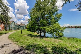 9750 Lake Chase Island Way in Tampa, FL - Building Photo - Building Photo