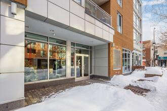 7055-7085 Saint-Laurent in Montréal, QC - Building Photo - Building Photo