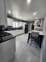 6751 S Kilbourn Ave in Chicago, IL - Building Photo