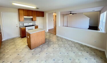 29546 S Legends Bend Dr in Spring, TX - Building Photo - Building Photo